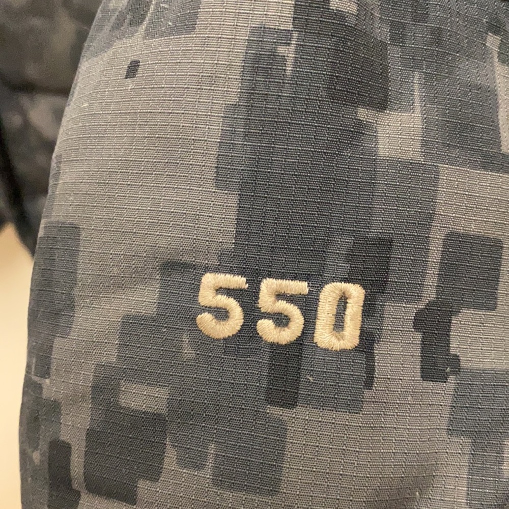The North Face 550 Puffer Jacket Digital Camo Print Medium - Picture 4 of 6